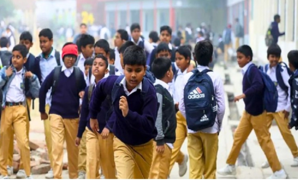 প্রতিবছর ‘ভর্তির’ ফাঁদে পিষ্ট অভিভাবক: বেসরকারি শিক্ষাপ্রতিষ্ঠানে ফি-র নৈরাজ্য