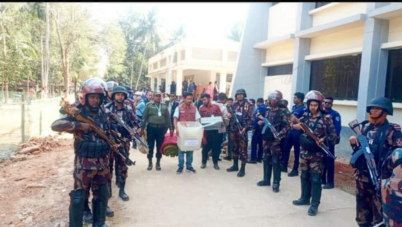 খাগড়াছড়িতে ৫০ কেন্দ্রে পৌঁছালো নির্বাচনী সরঞ্জাম