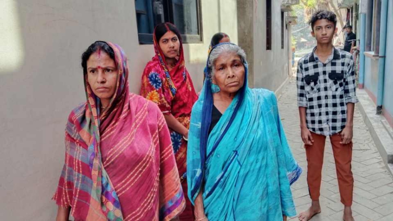মীরসরাইয়ে গৃহবধূর ওপর হামলা ও প্রাণনাশের হুমকি, থানায় অভিযোগ