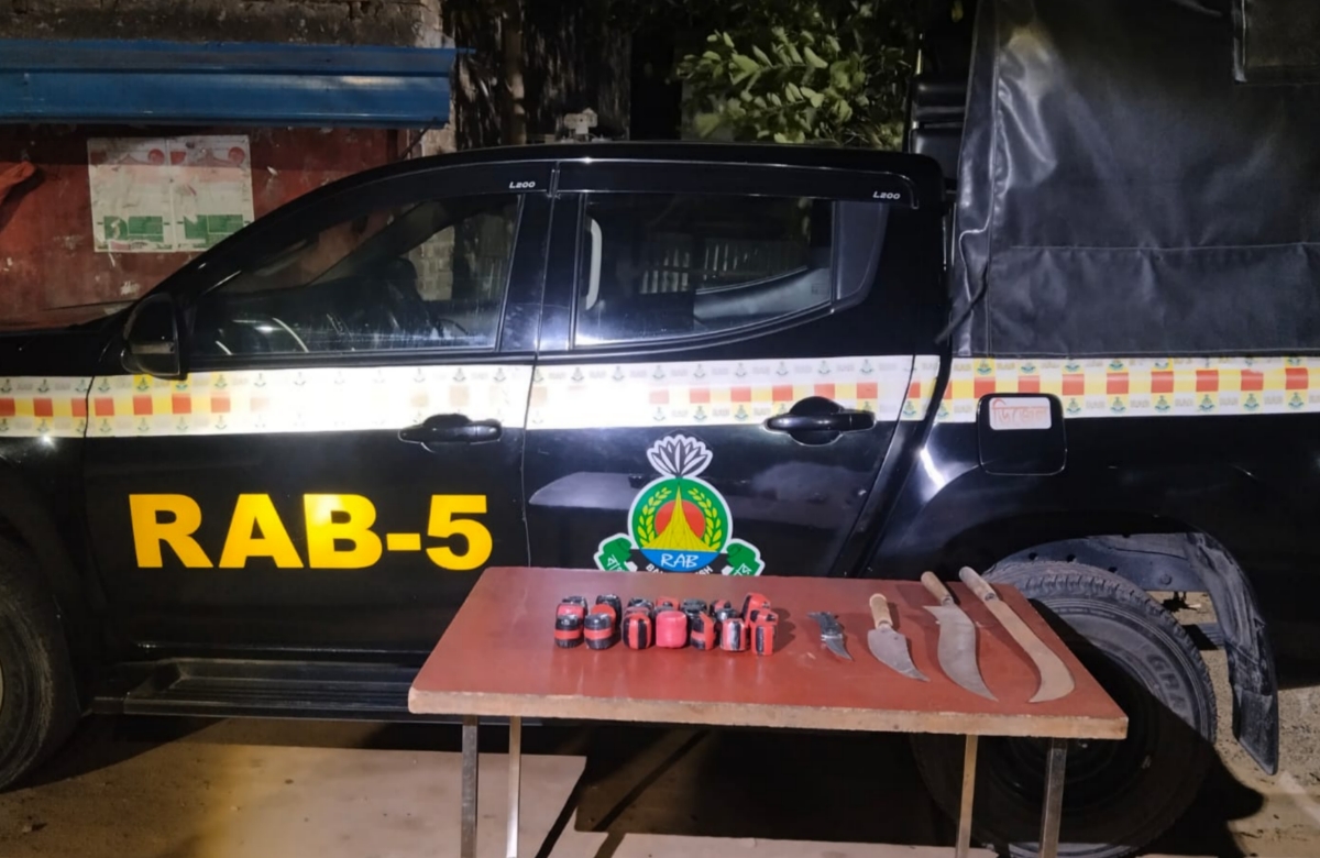 লেবু বাগানে ককটেল ও অস্ত্রের স্তূপ; রাজশাহীতে মধ্যরাতে র‍্যাবের রুদ্ধশ্বাস অভিযান