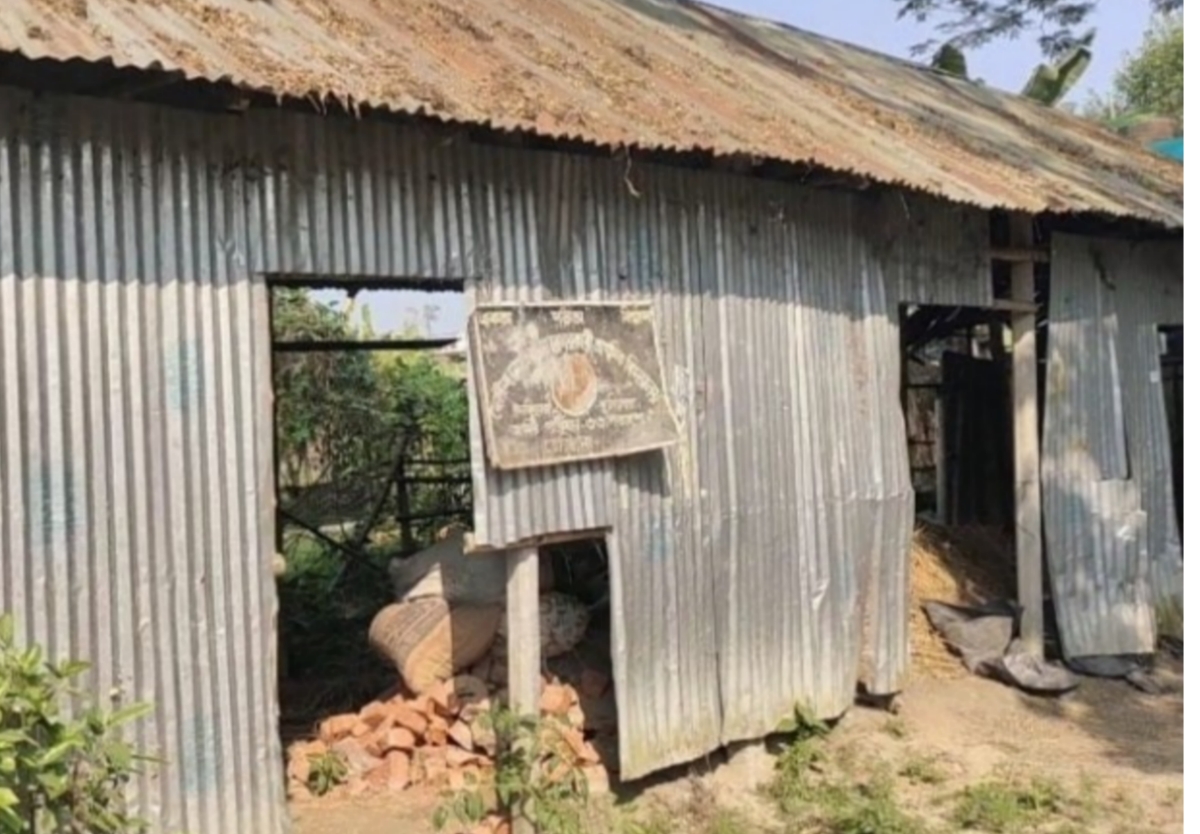 সরকারিকরণে বাধা ও বই সরবরাহ বন্ধ: এক যুগেও খোলেনি দেবিদ্বারের নোয়াপাড়া বিদ্যালয়ের তালা