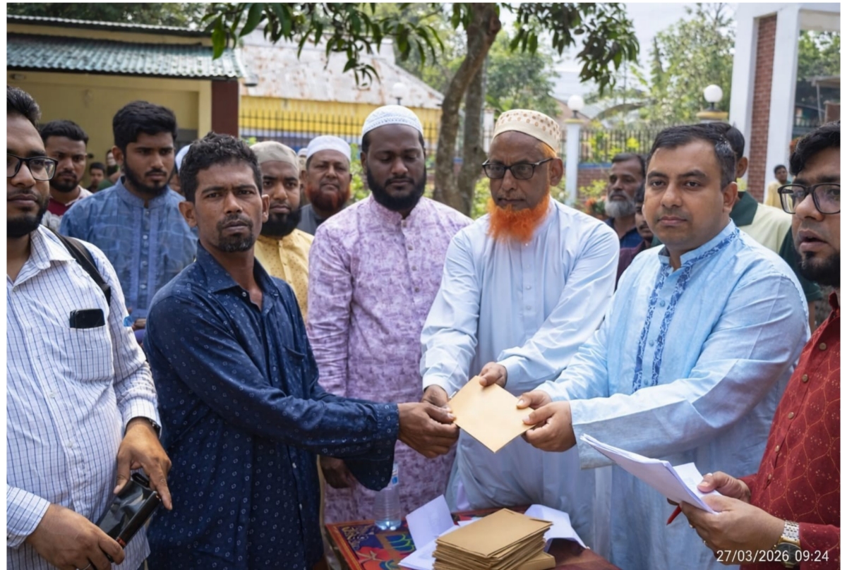 ধামইরহাট ও পত্নীতলায় ১০ লক্ষ টাকা বিতরণ; অসহায় মানুষের পাশে নওগাঁ-২ আসনের এমপি