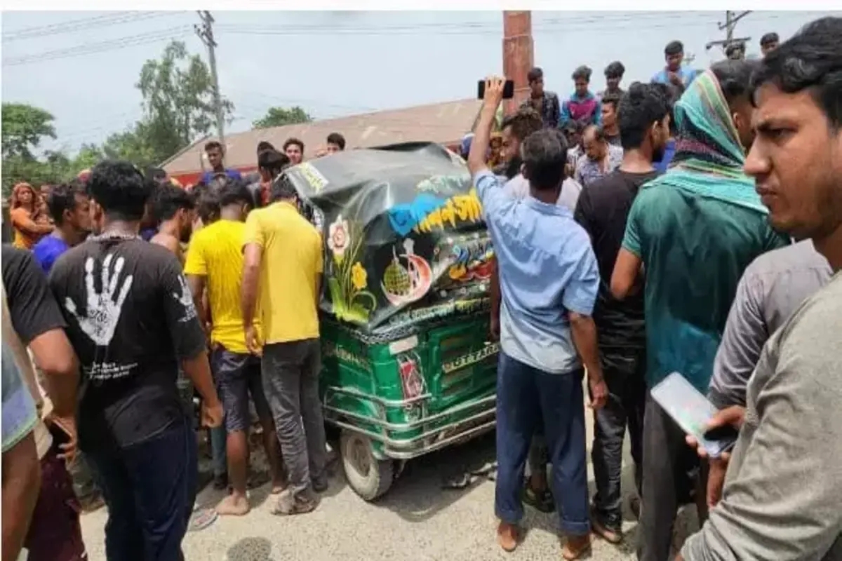 কালীগঞ্জে কভার্ড ভ্যানের ধাক্কায় সিএনজি দুমড়েমুচড়ে নিহত ১; বিয়ের ৩ মাসেই বিধবা হলেন স্ত্রী