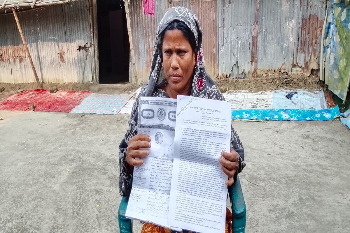 বারহাট্টায় দলিল জালিয়াতি করে জমি দখলের অভিযোগ; কাঠগড়ায় নেত্রকোণার খাদ্য পরিদর্শক ববি