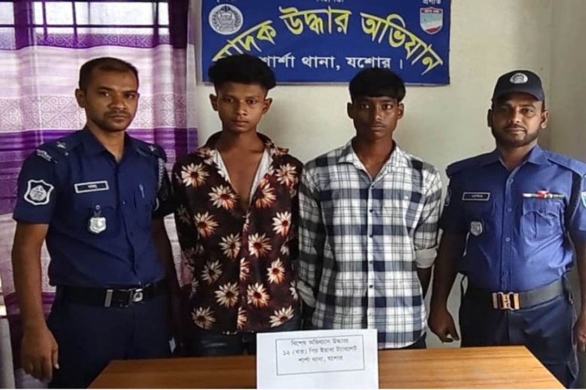 শার্শায় পরিত্যক্ত ঘরে ইয়াবাসেবন ও বিক্রির প্রস্তুতি, হাতেনাতে দুই তরুণ গ্রেপ্তার